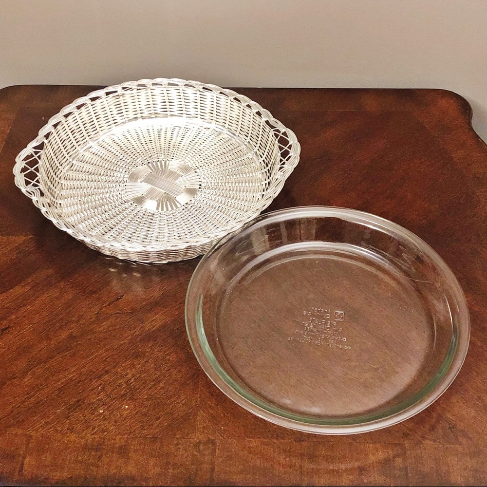 Pie Dish & Silverplated Basket | Oneida